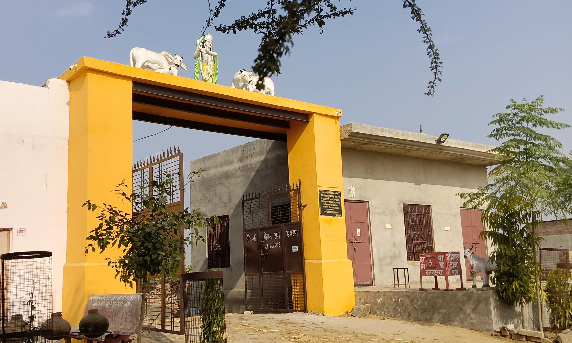 Main Gate Shree Gauraksh gaugaji Gaushala Ratanpura